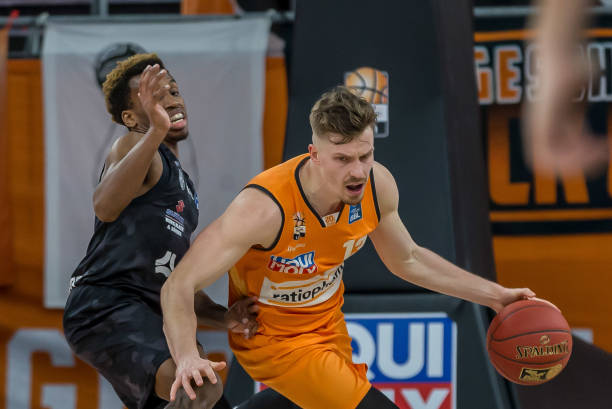 不止一次出 不止一次出