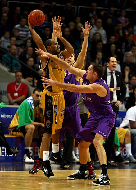 琼斯挑起大 琼斯挑起大