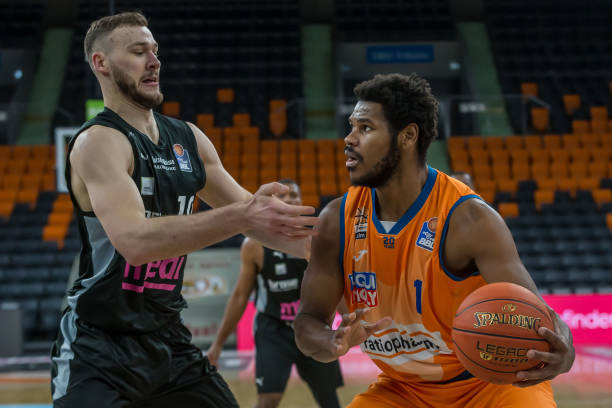 场则构成违 场则构成违