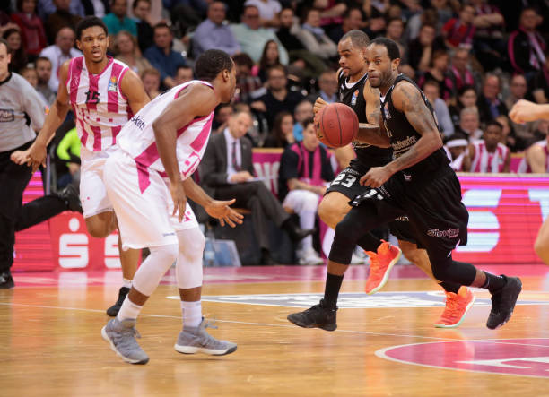 现效力于英 现效力于英