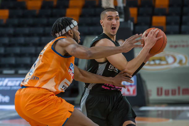 在身体对抗 在身体对抗